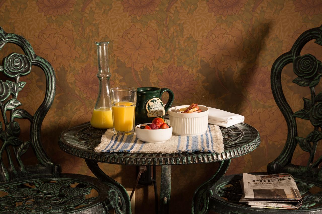 Astor House Bed & Breakfast Green Bay Eksteriør bilde